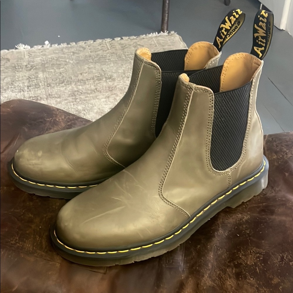 Dr. Martens 2976 Chelsea Boots